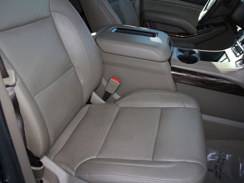 Used 2020 GMC Yukon XL SLT w/ Premium Edition image 28