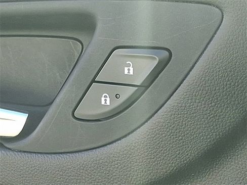 Used 2022 Chevrolet Equinox LS image 27