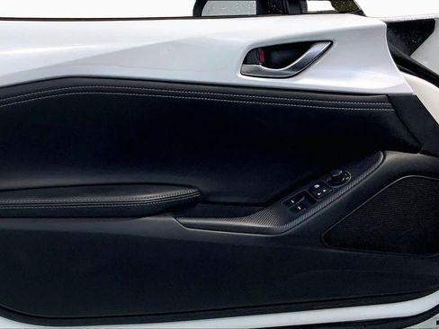 Used 2023 MAZDA MX-5 Miata Grand Touring RWD image 18