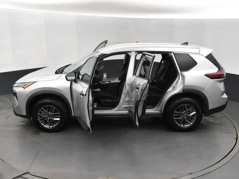 Used 2024 Nissan Rogue S FWD image 7