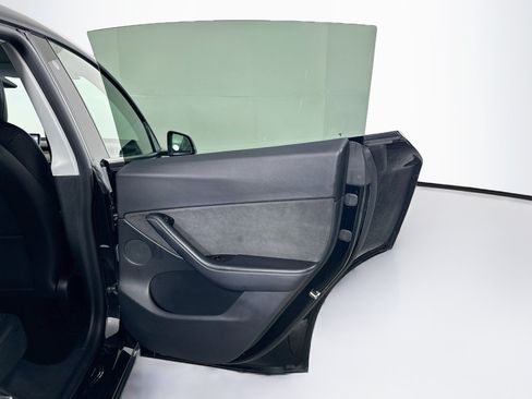 Used 2021 Tesla Model Y 2WD image 31
