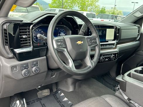 Used 2024 Chevrolet Silverado 1500 LT AWD/4WD image 7