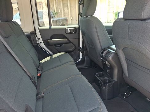 Used 2025 Jeep Wrangler Unlimited Sahara AWD/4WD image 15