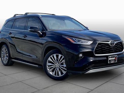 Used 2021 Toyota Highlander Platinum FWD image 3