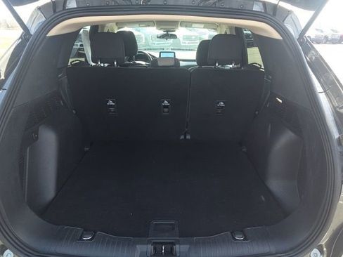 Used 2020 Ford Escape SE image 12