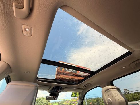 Used 2022 Jeep Wagoneer Series II w/ Premium Group I RWD image 6