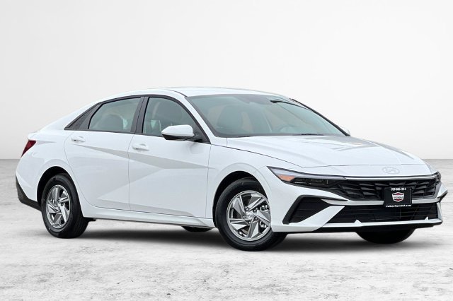 New 2026 Hyundai Elantra SE FWD image 2