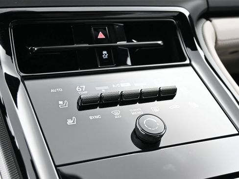 Certified 2025 Porsche Panamera image 11