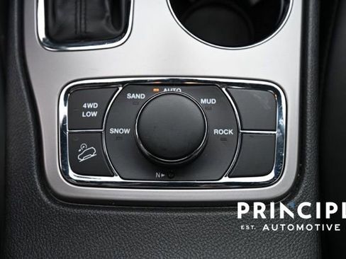 Used 2022 Jeep Grand Cherokee Limited w/ Trailer Tow Group IV image 18