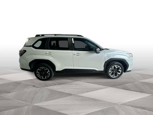 Used 2025 Subaru Forester Premium AWD/4WD image 9