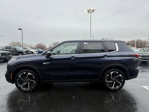 Used 2025 Mitsubishi Outlander SE image 4