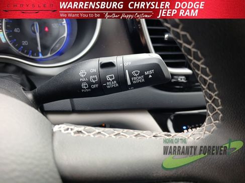 Used 2023 Chrysler Pacifica Touring-L image 20