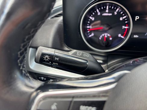 Used 2022 Kia Carnival LX FWD image 49