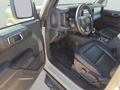 Used 2025 Ford Bronco Badlands image 12