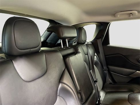 Used 2019 Jeep Cherokee Latitude Plus w/ Cold Weather Group image 25