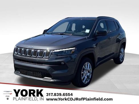 New 2024 Jeep Compass Latitude w/ Sun and Sound Group image 1