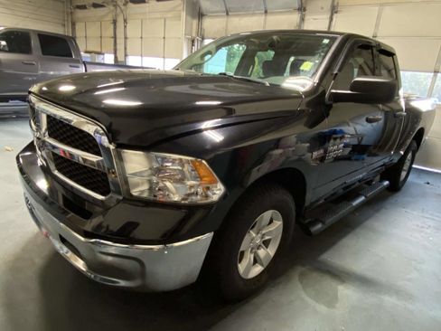 Used 2019 RAM 1500 Tradesman w/ Chrome Appearance Group RWD image 3