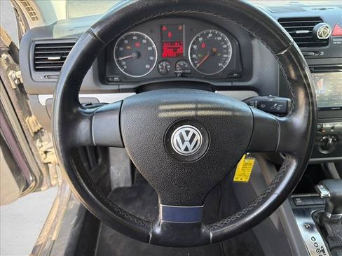 Used 2009 Volkswagen Jetta SE FWD image 3