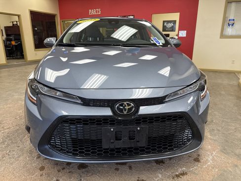 Used 2022 Toyota Corolla LE FWD image 2