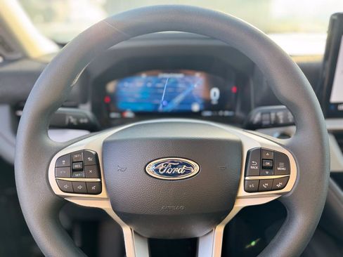 Used 2026 Ford Explorer Active AWD/4WD image 16