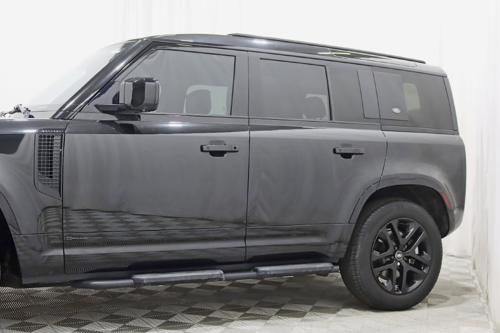 Used 2021 Land Rover Defender 110 X-Dynamic HSE AWD/4WD image 3