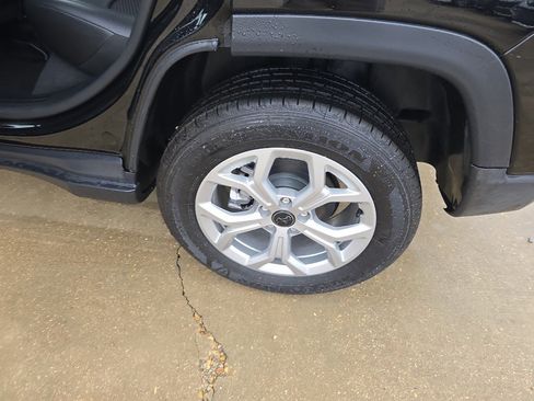 Used 2025 Jeep Compass Latitude image 12