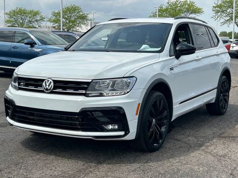 Used 2020 Volkswagen Tiguan SE R-Line AWD/4WD image 3