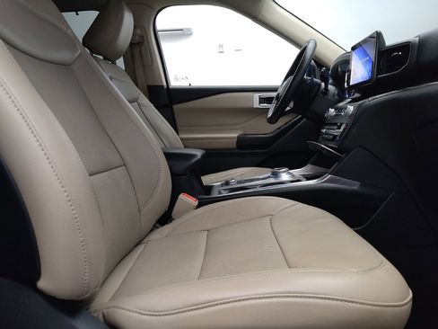 Used 2020 Ford Explorer Limited image 21