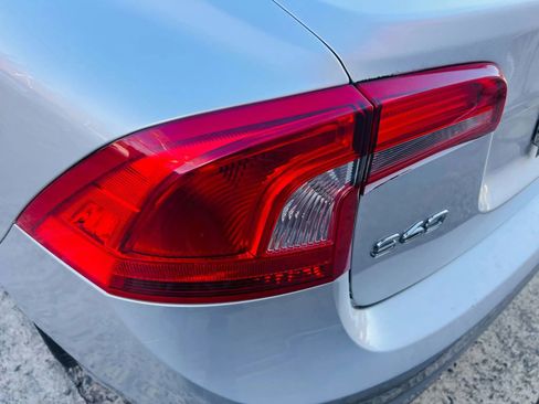 Used 2015 Volvo S60 T5 Premier image 11