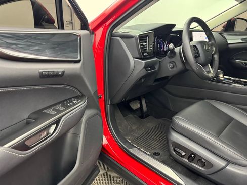 Used 2025 Lexus NX 250 FWD w/ Towing Package (2000 Lbs) image 16