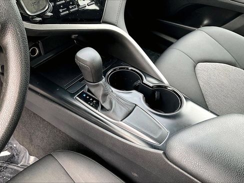 Used 2020 Toyota Camry LE image 19