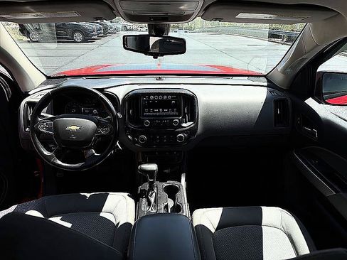 Used 2018 Chevrolet Colorado LT AWD/4WD image 18