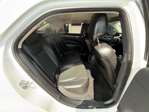 Used 2019 Chrysler 300 Limited AWD/4WD image 25