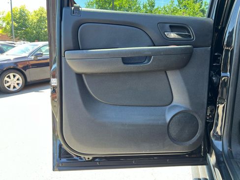 Used 2011 Chevrolet Avalanche LT AWD/4WD image 23