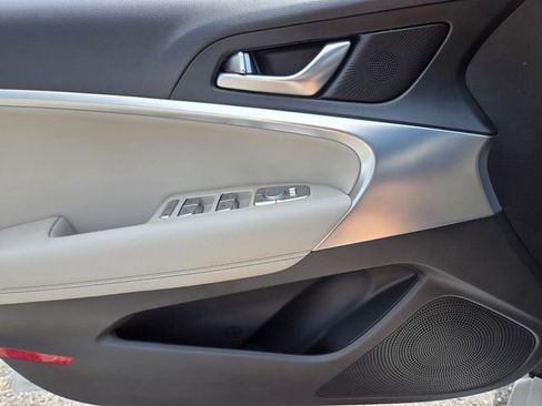 Used 2022 Genesis G70 2.0T RWD image 29