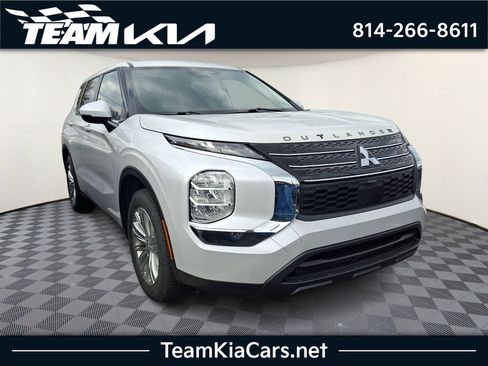 Used 2022 Mitsubishi Outlander ES image 1