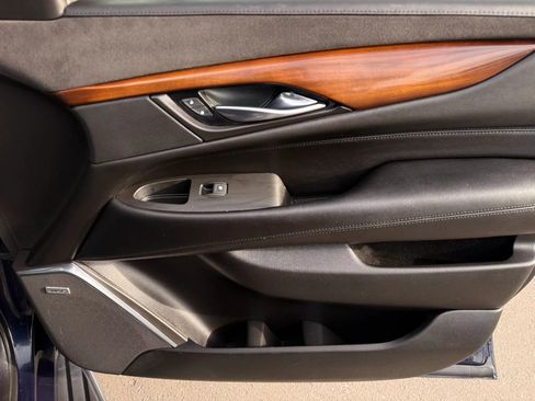 Used 2017 Cadillac Escalade Premium Luxury image 25