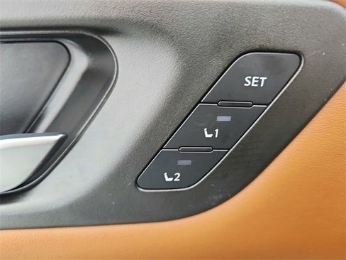 Used 2025 Nissan Pathfinder Platinum w/ Black Appearance Package image 38