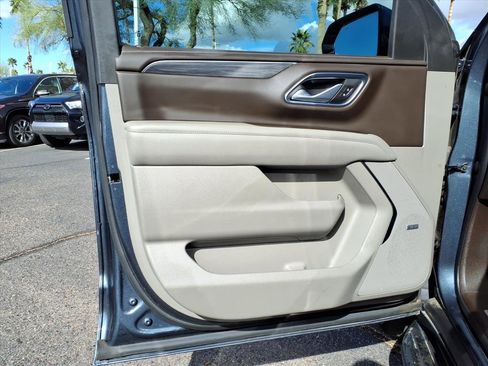 Used 2021 GMC Yukon XL SLT w/ SLT Premium Package image 19