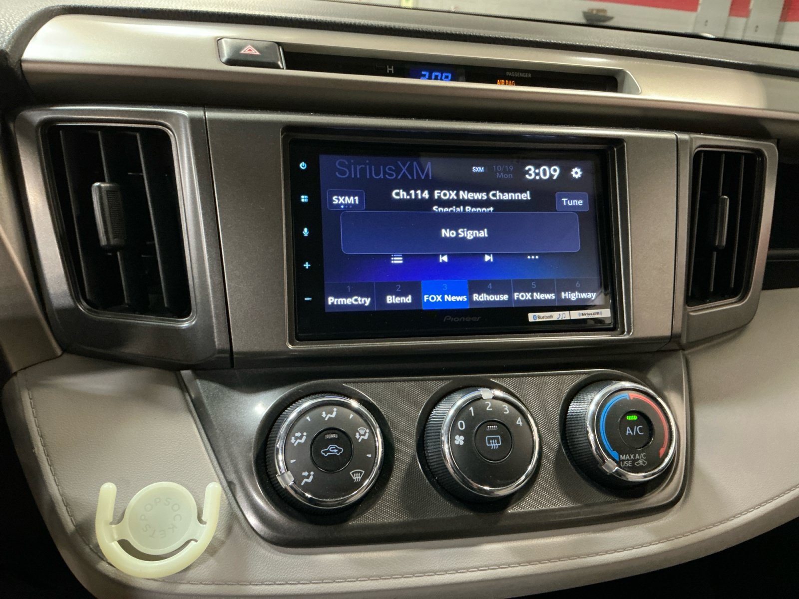 Used 2015 Toyota RAV4 LE AWD/4WD image 28