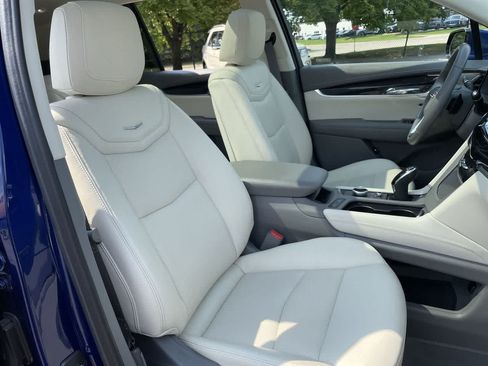Used 2023 Cadillac XT6 Premium Luxury w/ Technology Package AWD/4WD image 14
