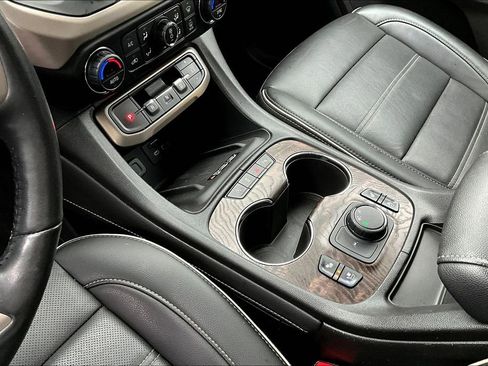 Used 2021 GMC Acadia Denali w/ Denali Technology Package image 17