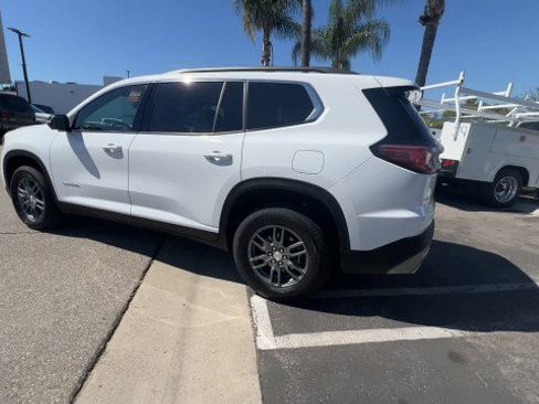 Used 2025 GMC Acadia Elevation image 6