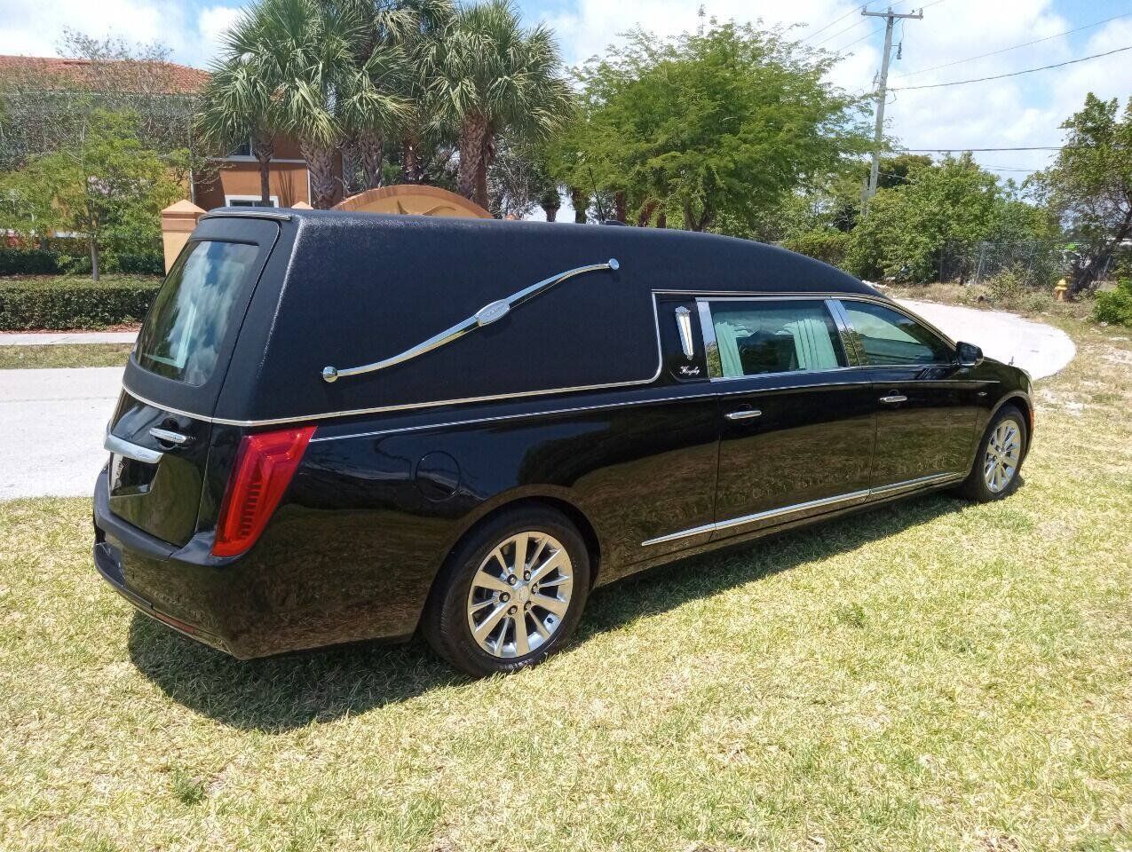Used 2017 Cadillac XTS FWD image 3