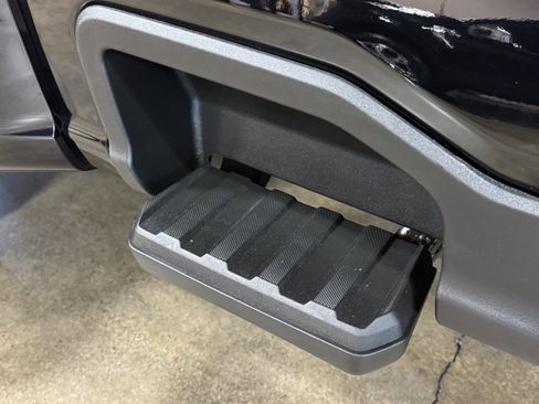 Used 2025 Ford F450 Platinum w/ FX4 Off-Road Package image 24