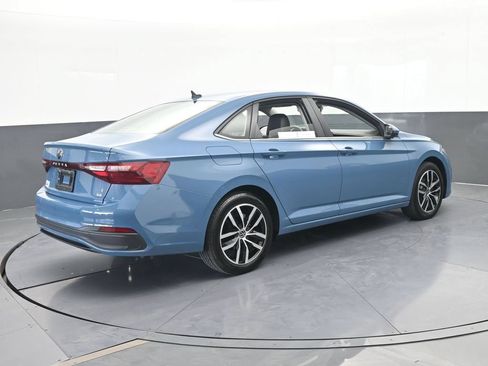 Used 2025 Volkswagen Jetta SE FWD image 6