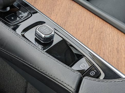 Certified 2024 Volvo XC90 T8 Plus w/ Protection Package Premier image 20