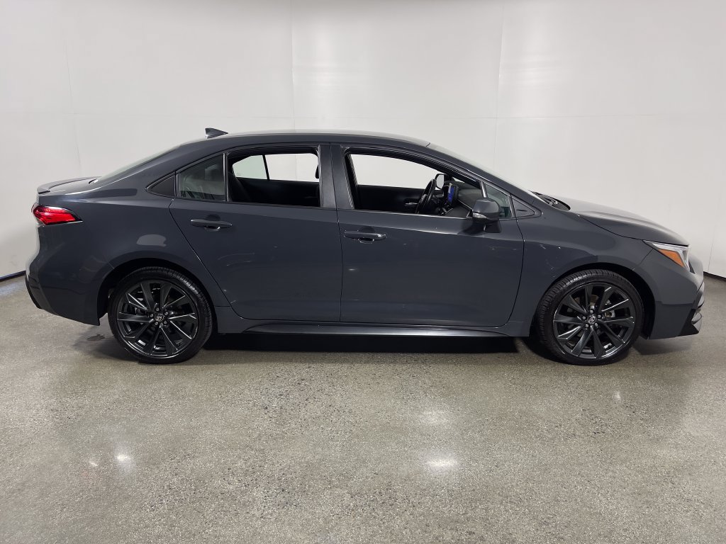 Used 2025 Toyota Corolla SE FWD image 2
