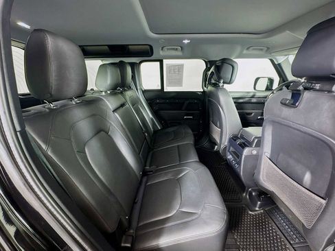 Used 2025 Land Rover Defender 110 S image 29