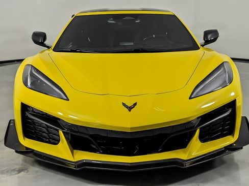 Used 2025 Chevrolet Corvette Z06 w/ Z07 Performance Package RWD image 5
